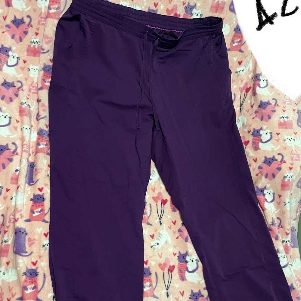 Scrubs bottom